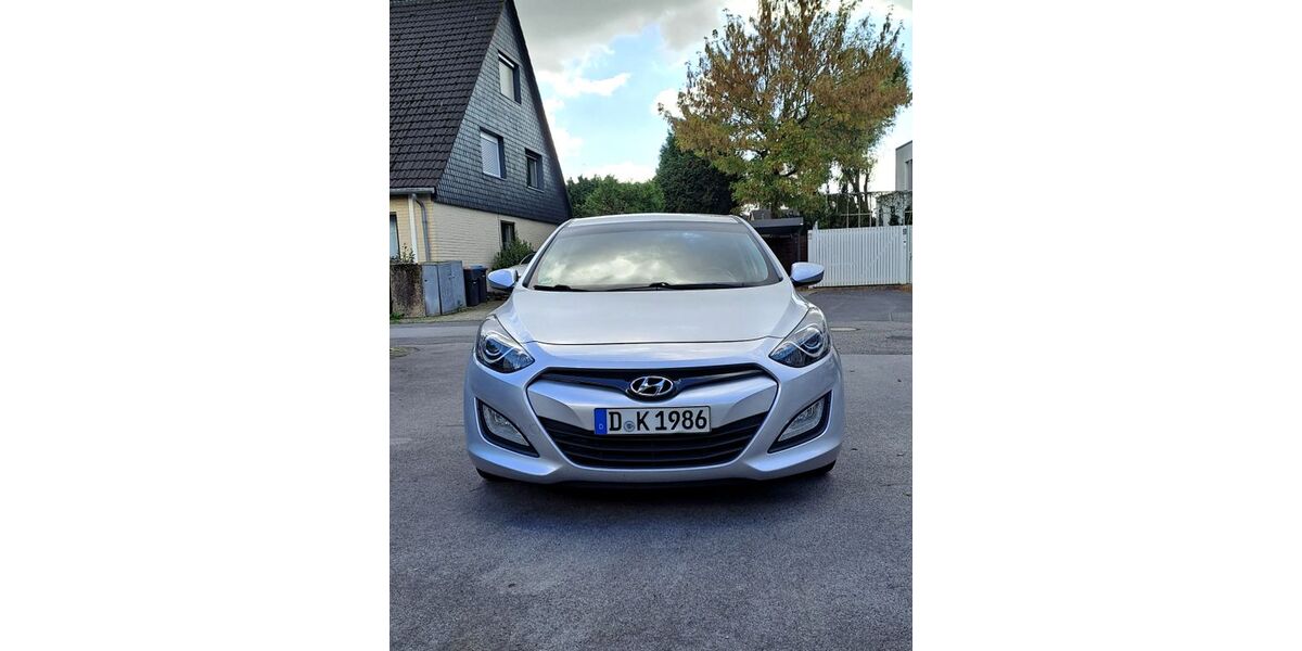 Hyundai i30 99.915 km 7.199 &euro; Düsseldorf 40627