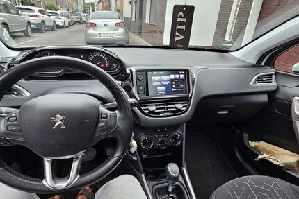 Peugeot 2008 127.000 km 6.900 &euro; Duisburg 47139