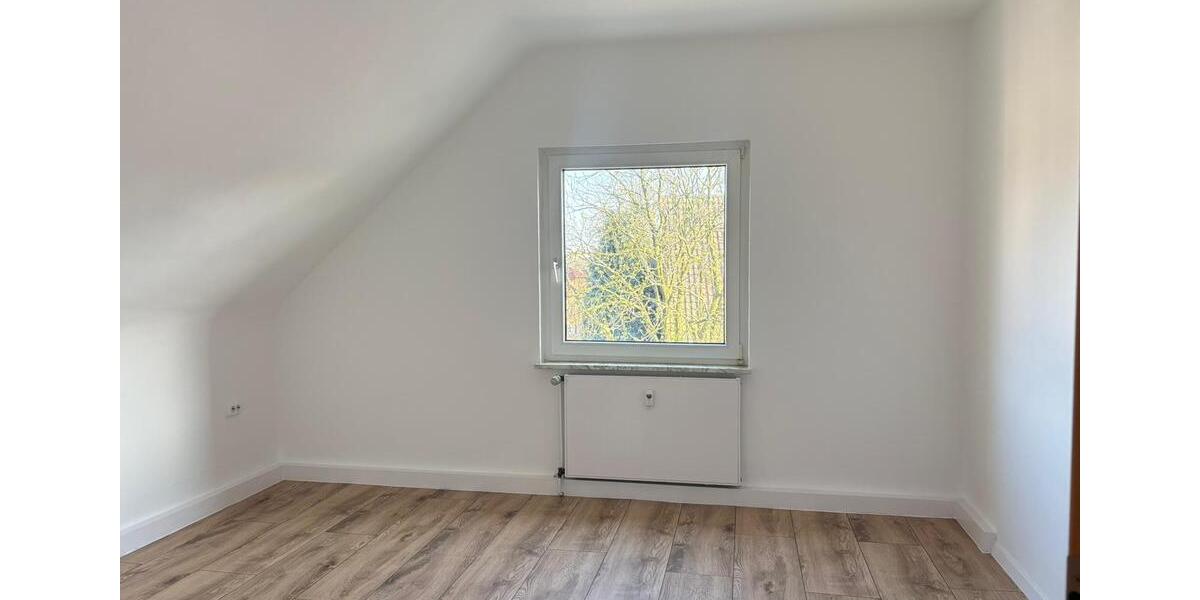 Dachgeschoßwohnung Gelsenkirchen Gelsenkirchen-Nord - 3 Zimmer, 58 m&sup2;, 450&euro; | Angebot:25978246