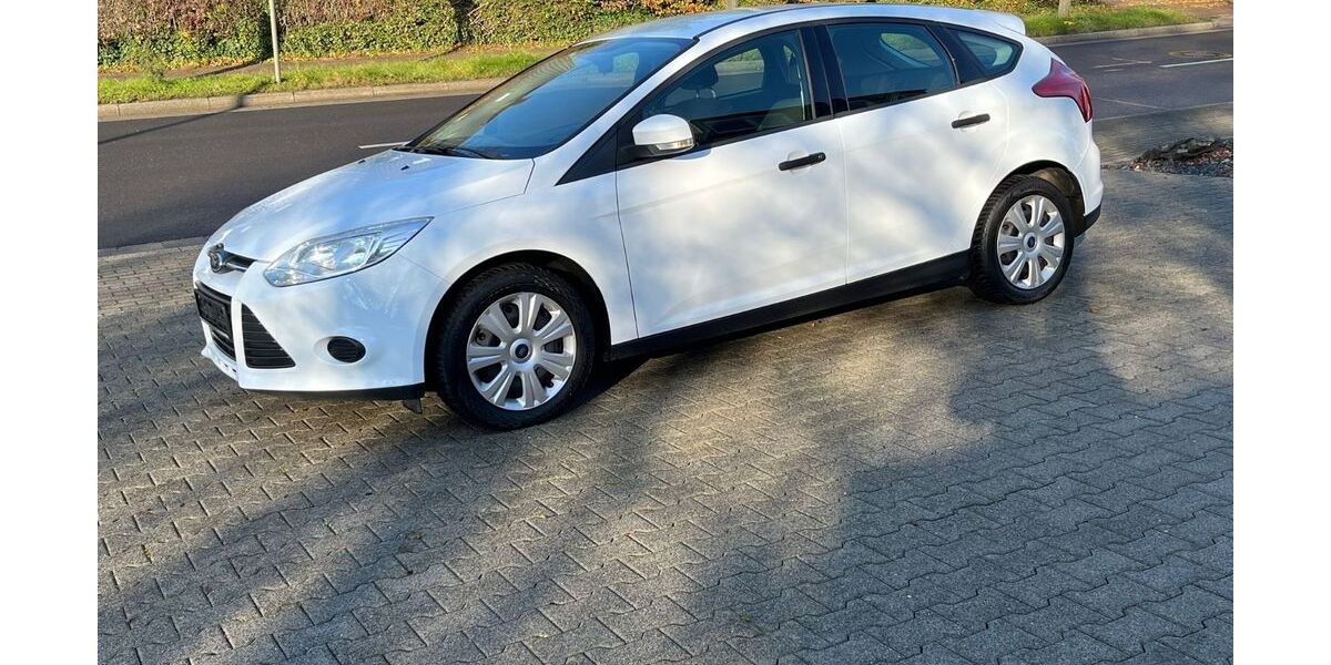 Ford Focus 104.000 km 5.999 &euro; Düsseldorf 40545