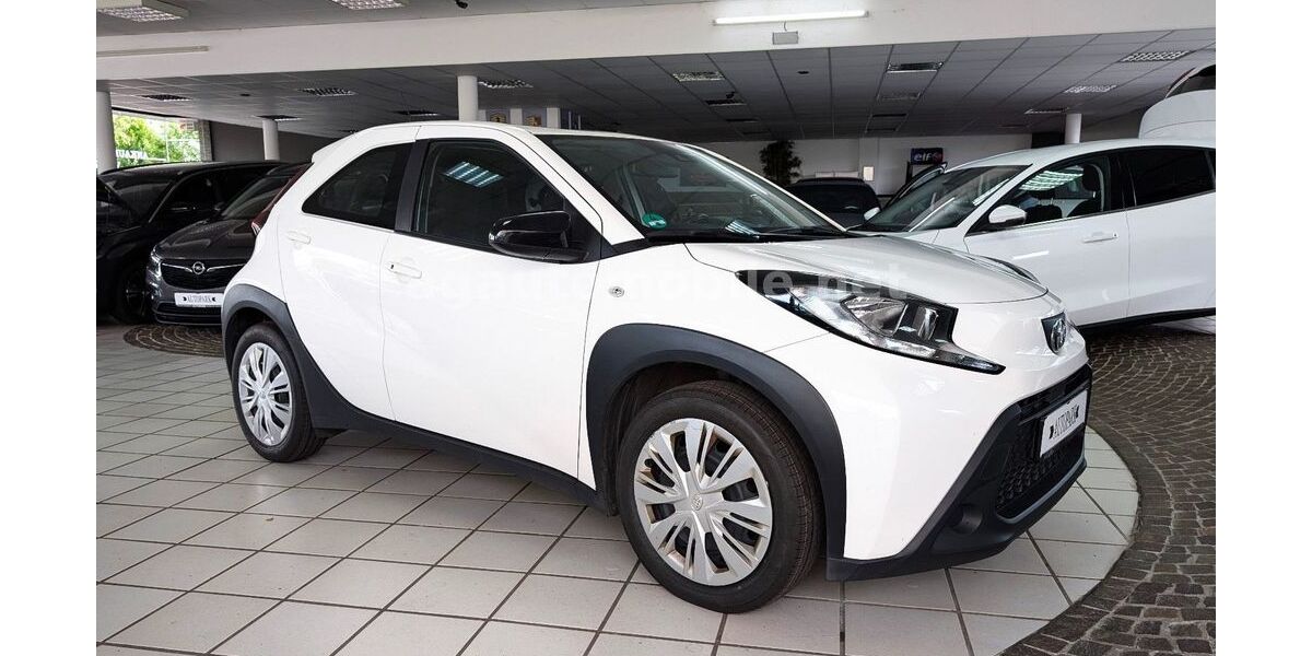 Toyota Aygo (X) 92.000 km 13.299 &euro; Hilden 40721