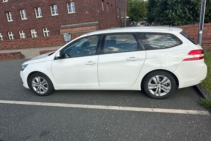 Peugeot 308 121.762 km 8.350 &euro; Oberhausen 46049