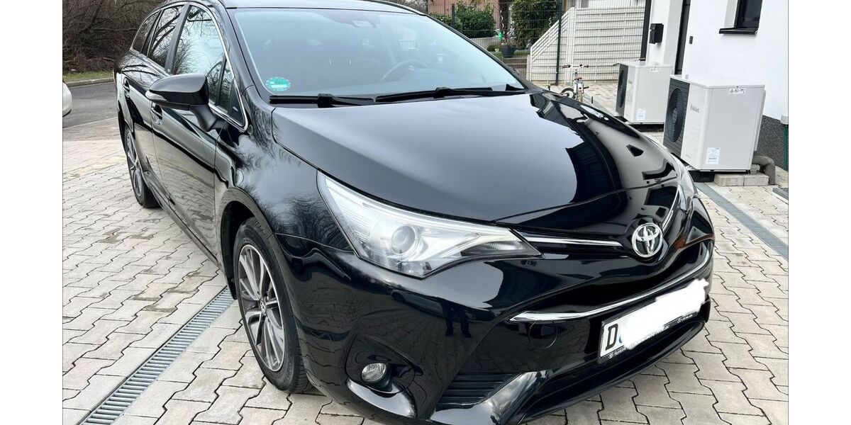 Toyota Avensis 65.357 km 15.498 &euro; Düsseldorf 40599