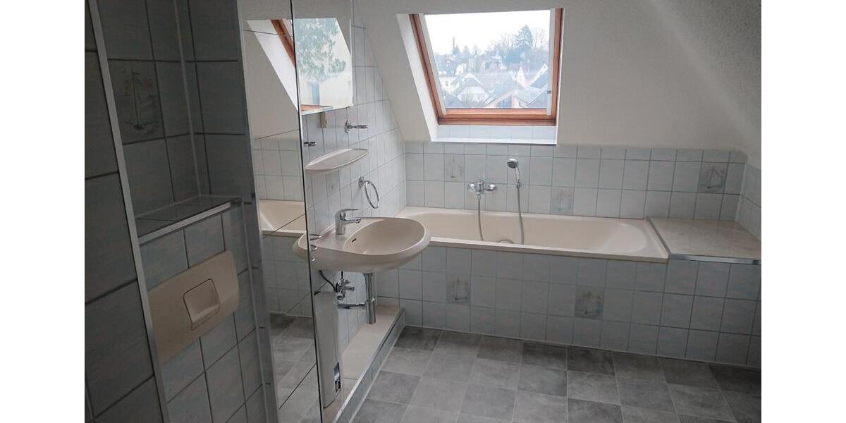 Dachgeschoßwohnung Solingen Wald - 2 Zimmer, 78 m&sup2;, 650&euro; | Angebot:27553825