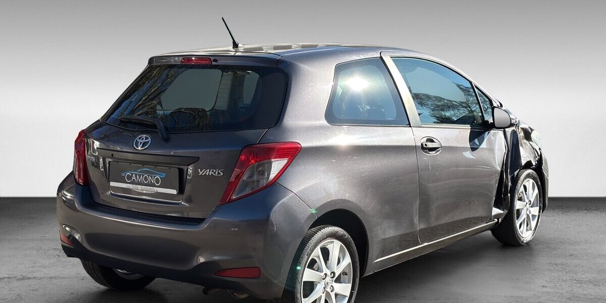 Toyota Yaris 1.0 Basic Radio 91.836 km 2.300 &euro; Wuppertal 42327