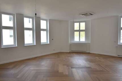Wohnung Düsseldorf Oberkassel - 2 Zimmer, 70 m&sup2;, 1.750&euro; | Angebot:25883789