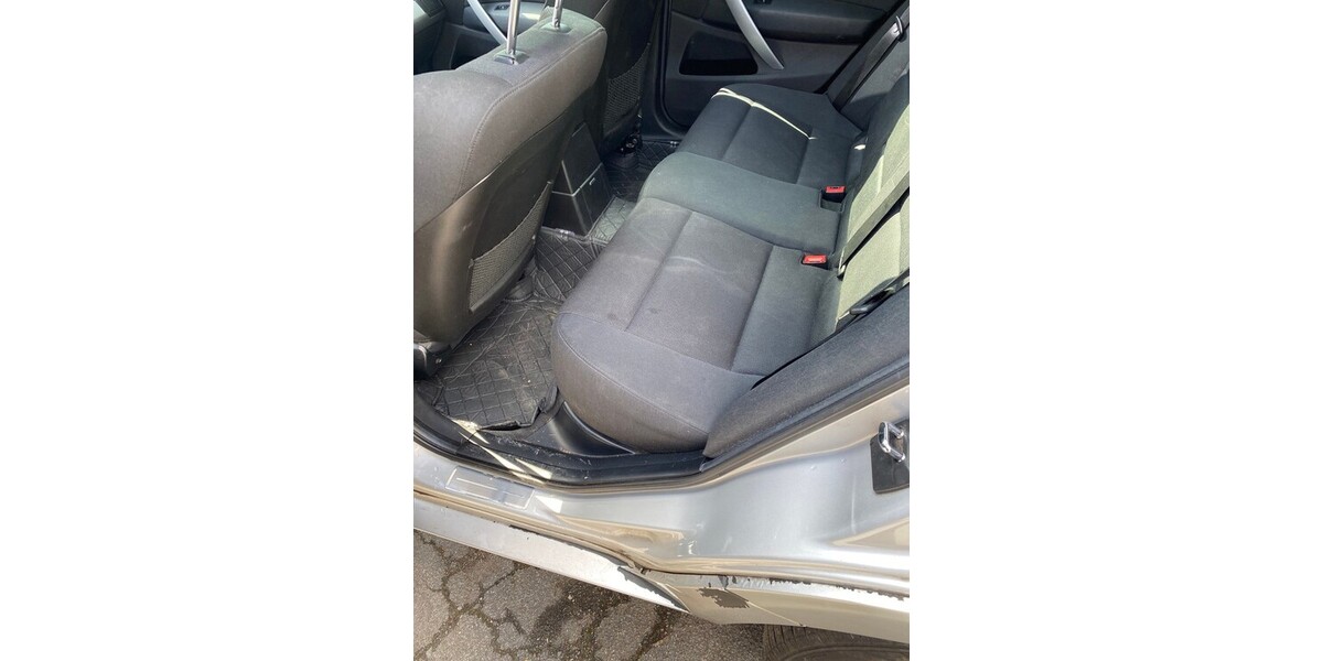 BMW X3 xDrive20d Aut/PANORAMA.SPORTSITZE:18-ZOLL.P 223.000 km 3.000 &euro; Hilden 40721