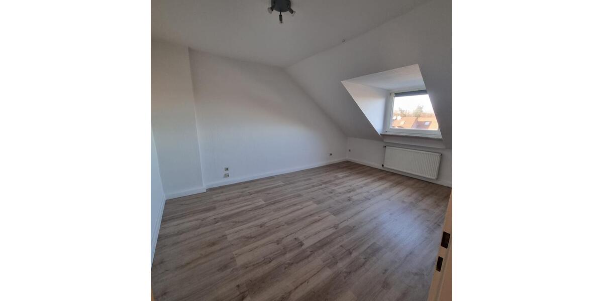Dachgeschoßwohnung Duisburg Hamborn - 2 Zimmer, 30 m&sup2;, 400&euro; | Angebot:27555445
