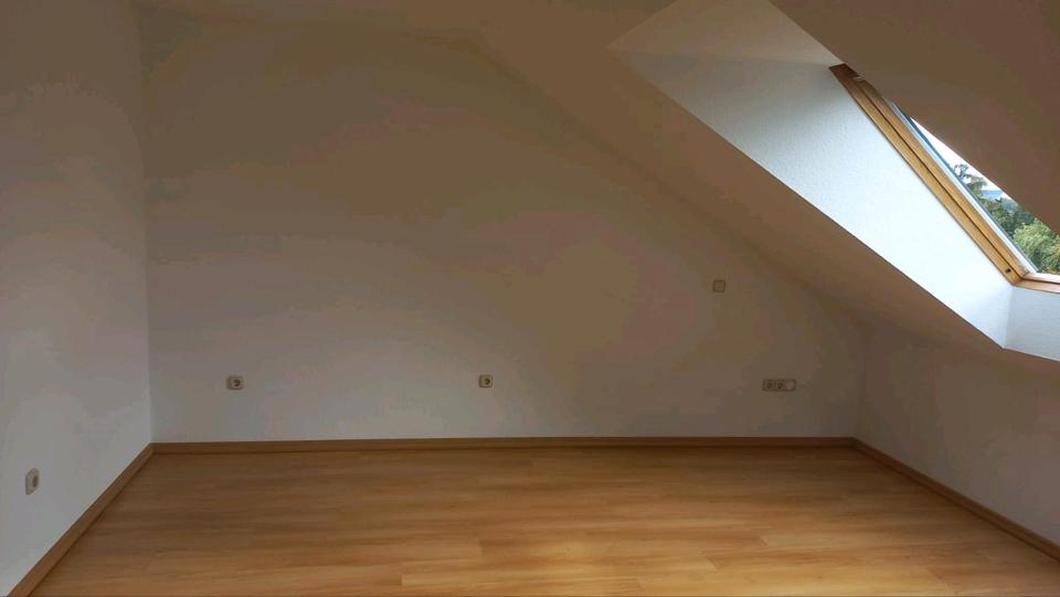 Dachgeschoßwohnung Solingen Höhscheid - 1 Zimmer, 36 m&sup2;, 425&euro; | Angebot:27543470