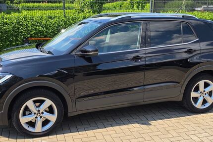 VW T-Cross 25.700 km 23.890 &euro; Düsseldorf 40221