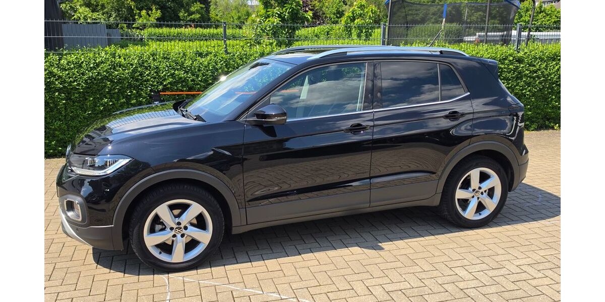 VW T-Cross 25.700 km 23.890 &euro; Düsseldorf 40221