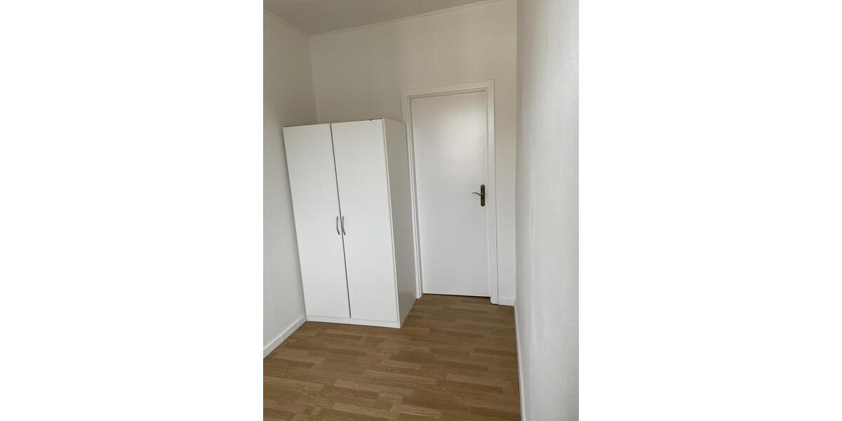 Etagenwohnung Essen Huttrop - 4 Zimmer, 81 m&sup2;, 1.140&euro; | Angebot:25430682