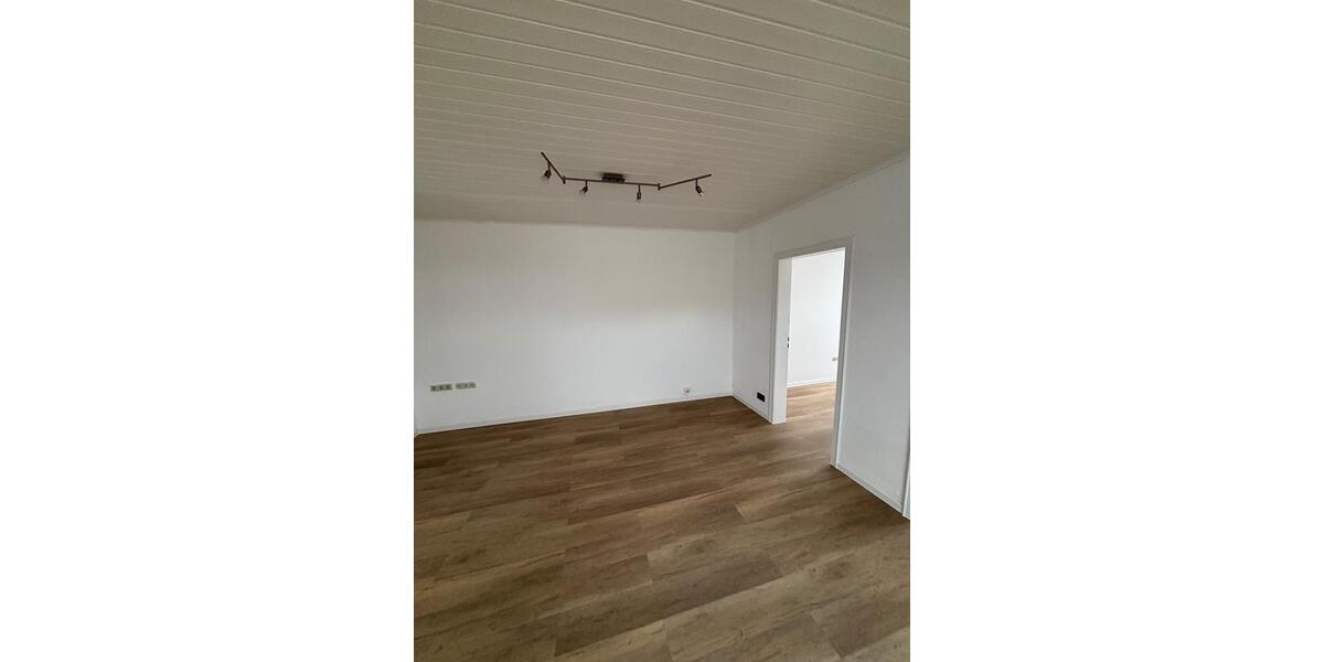 Dachgeschoßwohnung Wuppertal Arrenberg - 3 Zimmer, 82 m&sup2;, 750&euro; | Angebot:27556794