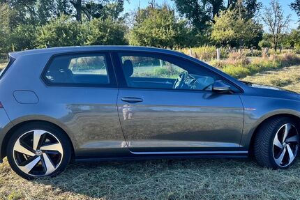 VW Golf 122.000 km 17.300 &euro; Düsseldorf 40597