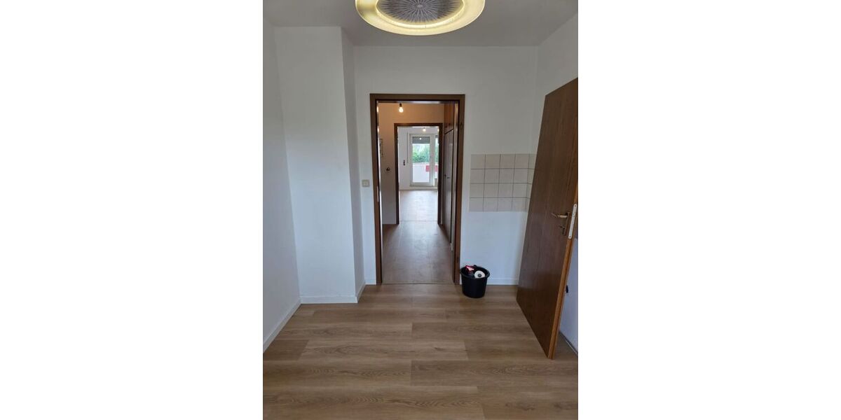 Renovierte 2,5 Zimmer-Wohnung mit Aufzug, Balkonkraftwerk, Video-Sprechanlage, Garage (Warmmiete: 965 + 100 Garage) - Etagenwohnung Duisburg Meiderich | Angebot:27473556