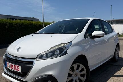 Peugeot 208 130.400 km 4.990 &euro; Wuppertal 42329