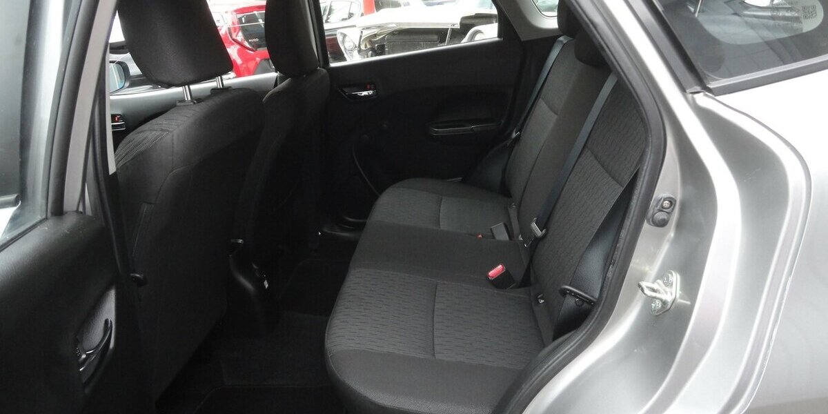 Suzuki Baleno Club Klima Alu15 Allwetter SHZ 1.Hd 18Tkm 18.500 km 9.797 &euro; Neuss 41462