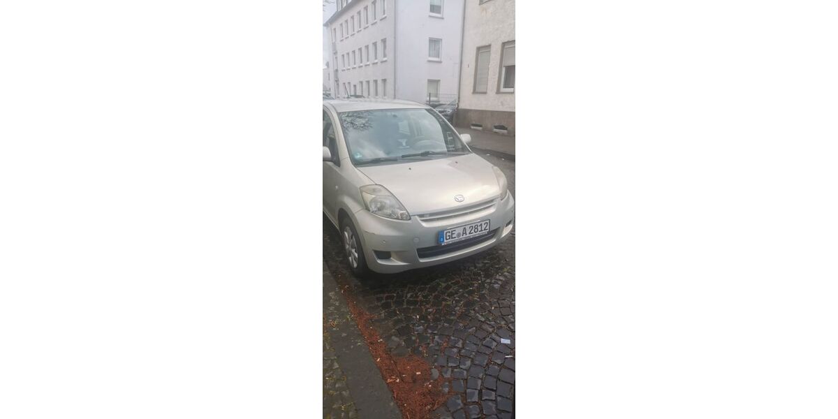 Daihatsu Sirion 95.000 km 2.999 &euro; gelsenkirchen 45888