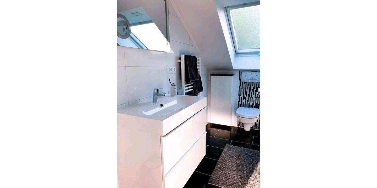 Dachgeschoßwohnung Duisburg Rheinhausen - 3 Zimmer, 80 m&sup2;, 750&euro; | Angebot:25935334