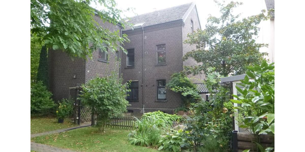 Dachgeschoßwohnung Duisburg Mittelmeiderich - 3 Zimmer, 1 m&sup2;, 700&euro; | Angebot:25844080