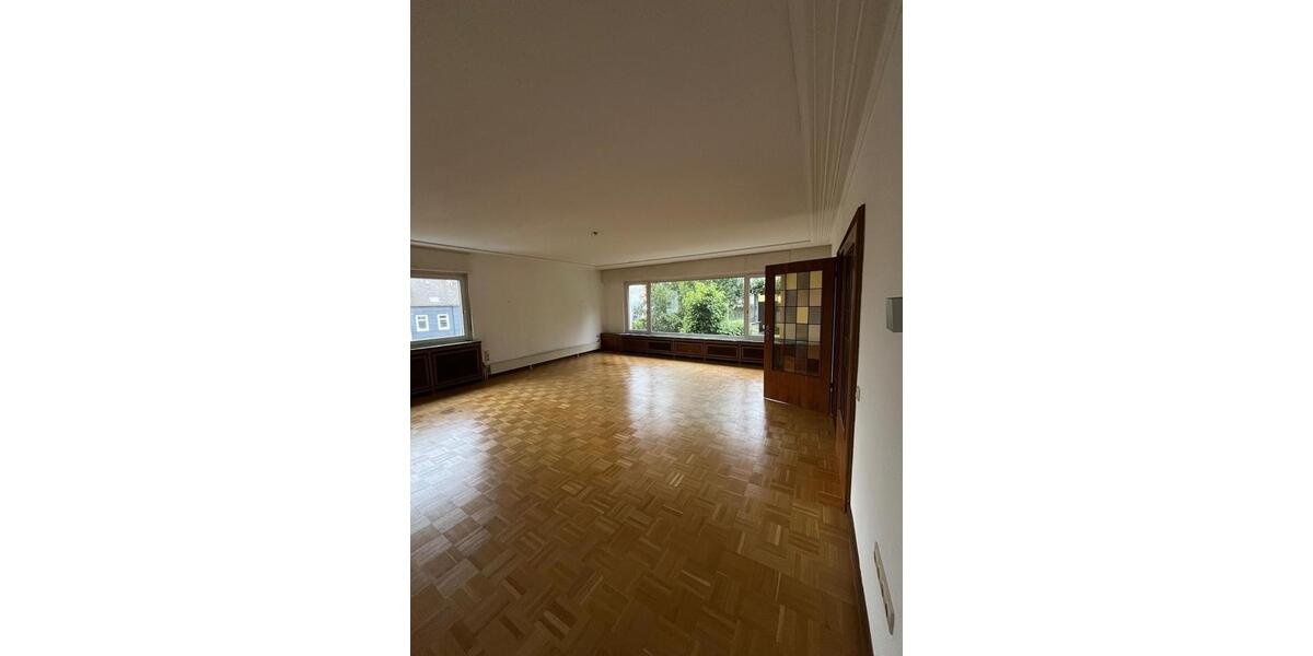 Erdgeschoßwohnung Remscheid - 3 Zimmer, 175 m&sup2;, 1.180&euro; | Angebot:24373427