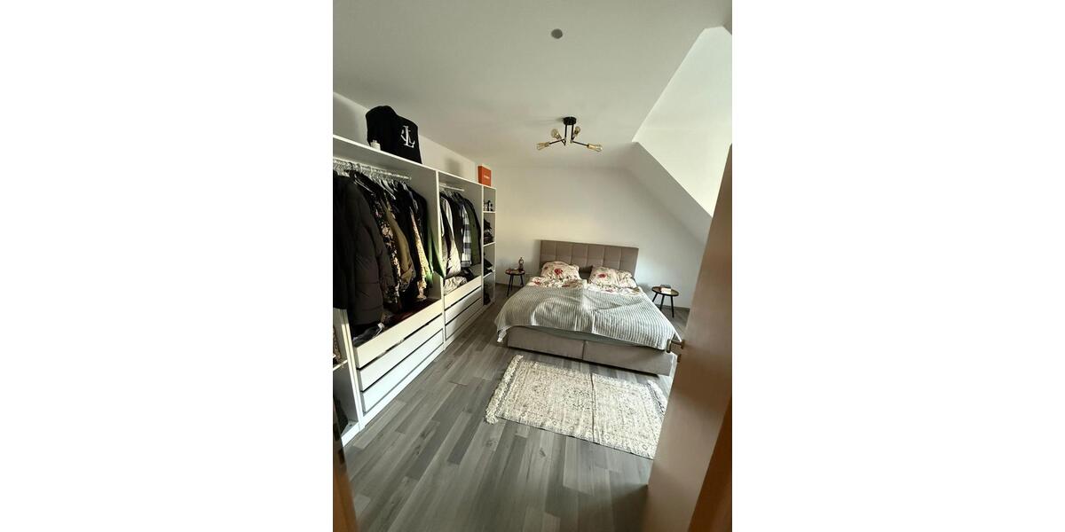 Dachgeschoßwohnung Gelsenkirchen Gelsenkirchen-Mitte - 3 Zimmer, 90 m&sup2;, 700&euro; | Angebot:25148840