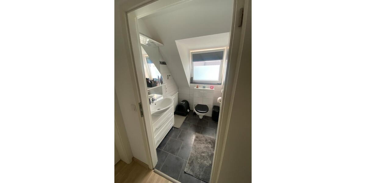 Dachgeschoßwohnung Remscheid Gemarkung Bergisch Born - 3 Zimmer, 85 m&sup2;, 1.170&euro; | Angebot:25851917