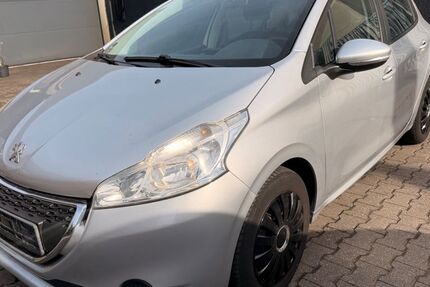 Peugeot 208 149.875 km 1.450 &euro; Essen 45356