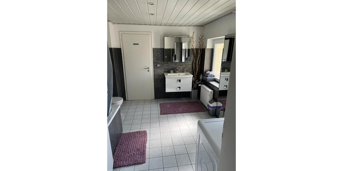 Etagenwohnung Langenfeld (Rheinland) - 3 Zimmer, 90 m&sup2;, 1.480&euro; | Angebot:25413163
