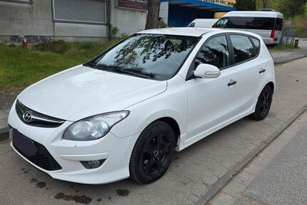 Hyundai i30 163.000 km 3.300 &euro; Solingen 42651