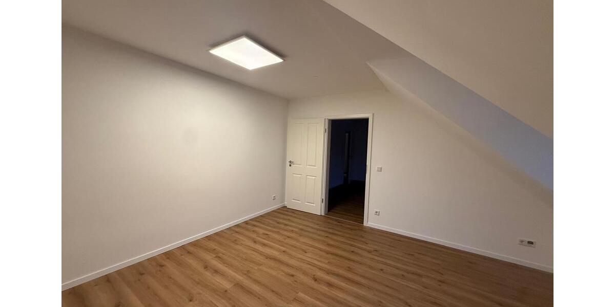 Dachgeschoßwohnung Wuppertal Gemarkung Langerfeld - 4 Zimmer, 100 m&sup2;, 850&euro; | Angebot:25921624