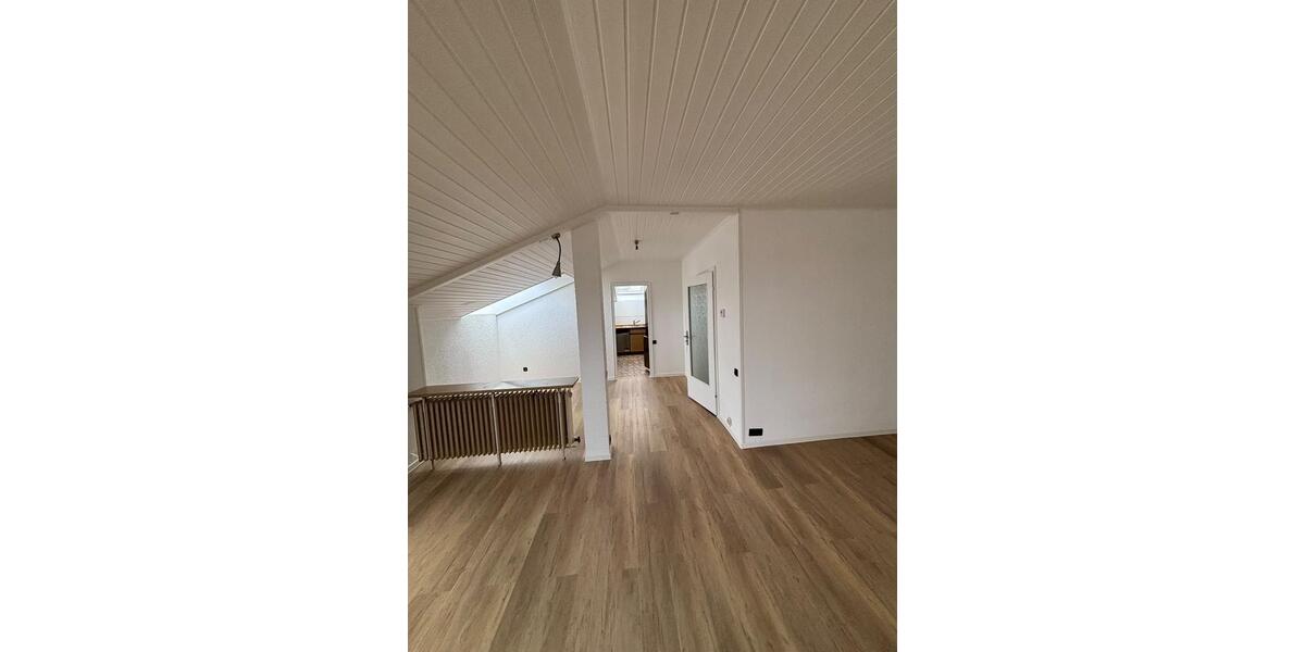 Dachgeschoßwohnung Wuppertal Arrenberg - 3 Zimmer, 82 m&sup2;, 750&euro; | Angebot:27556794