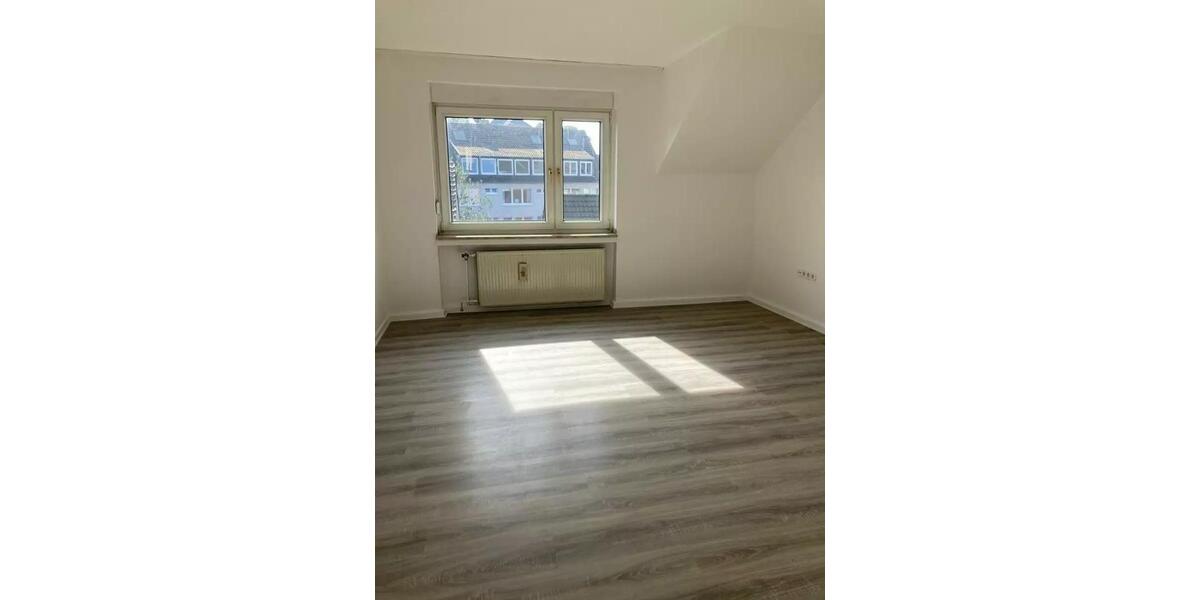 Dachgeschoßwohnung Duisburg Essenberg - 3 Zimmer, 83 m&sup2;, 900&euro; | Angebot:26426285