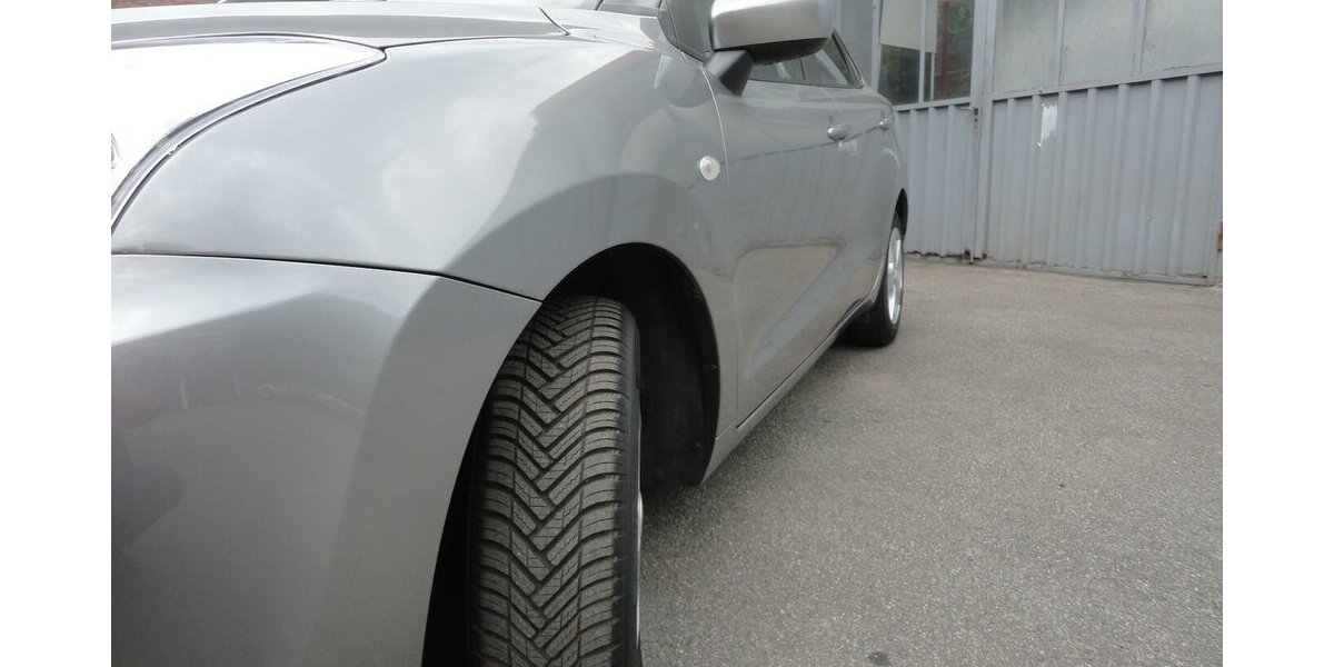 Suzuki Baleno Club Klima Alu15 Allwetter SHZ 1.Hd 18Tkm 18.500 km 9.797 &euro; Neuss 41462
