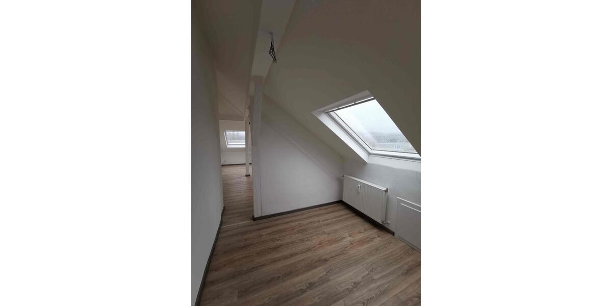 Dachgeschoßwohnung Wuppertal Gemarkung Barmen - 6 Zimmer, 120 m&sup2;, 900&euro; | Angebot:25283149