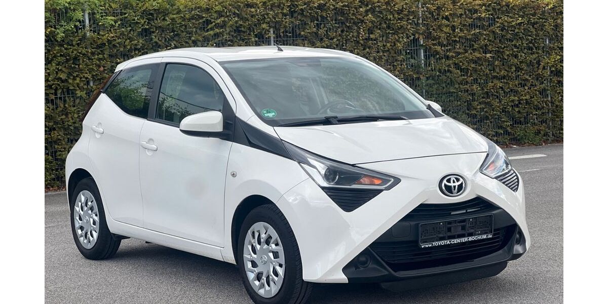 Toyota Aygo (X) 49.443 km 9.000 &euro; Wuppertal 42389