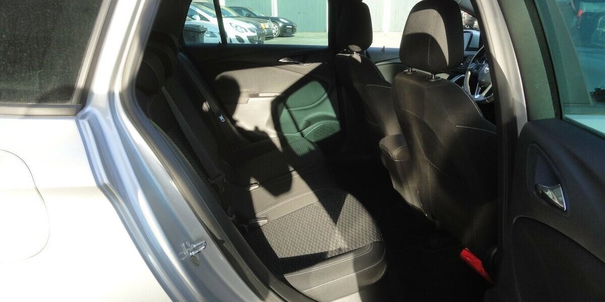 Opel Astra Edition 1,4 Klimatr. PDC V+H Allwetter Shz 90.000 km 8.990 &euro; Neuss 41462