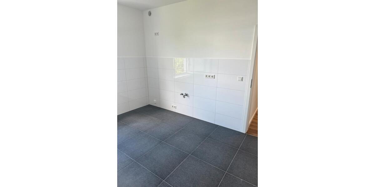 Etagenwohnung Remscheid Gemarkung Bergisch Born - 4 Zimmer, 135 m&sup2;, 1.700&euro; | Angebot:27536393
