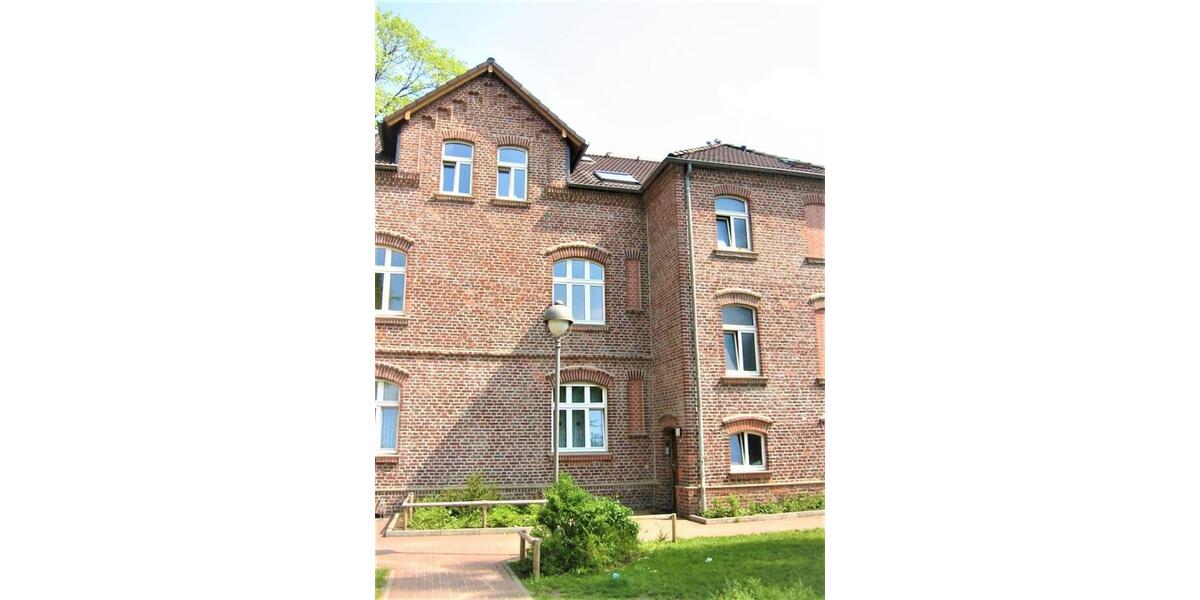 Dachgeschoßwohnung Duisburg Hamborn - 3.5 Zimmer, 69 m&sup2;, 365&euro; | Angebot:26433788