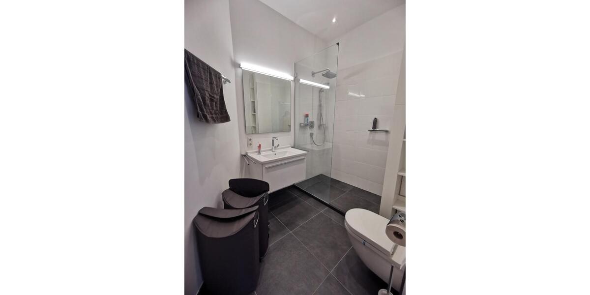 Etagenwohnung Düsseldorf - 2 Zimmer, 71 m&sup2;, 1.600&euro; | Angebot:24827333