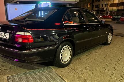 BMW 520 330.000 km 1.700 &euro; Düsseldorf 40595