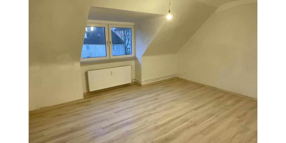 Dachgeschoßwohnung Duisburg Mittelmeiderich - 3 Zimmer, 73 m&sup2;, 619&euro; | Angebot:25722238