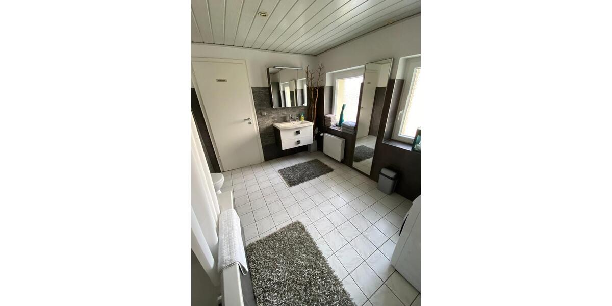 Etagenwohnung Langenfeld (Rheinland) - 3 Zimmer, 90 m&sup2;, 1.480&euro; | Angebot:25413163