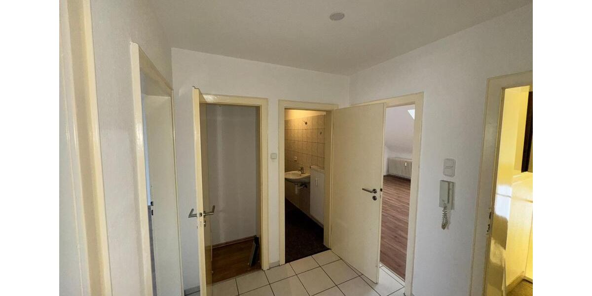 Dachgeschoßwohnung Duisburg Duisburg-Mitte - 4 Zimmer, 86 m&sup2;, 645&euro; | Angebot:25972396