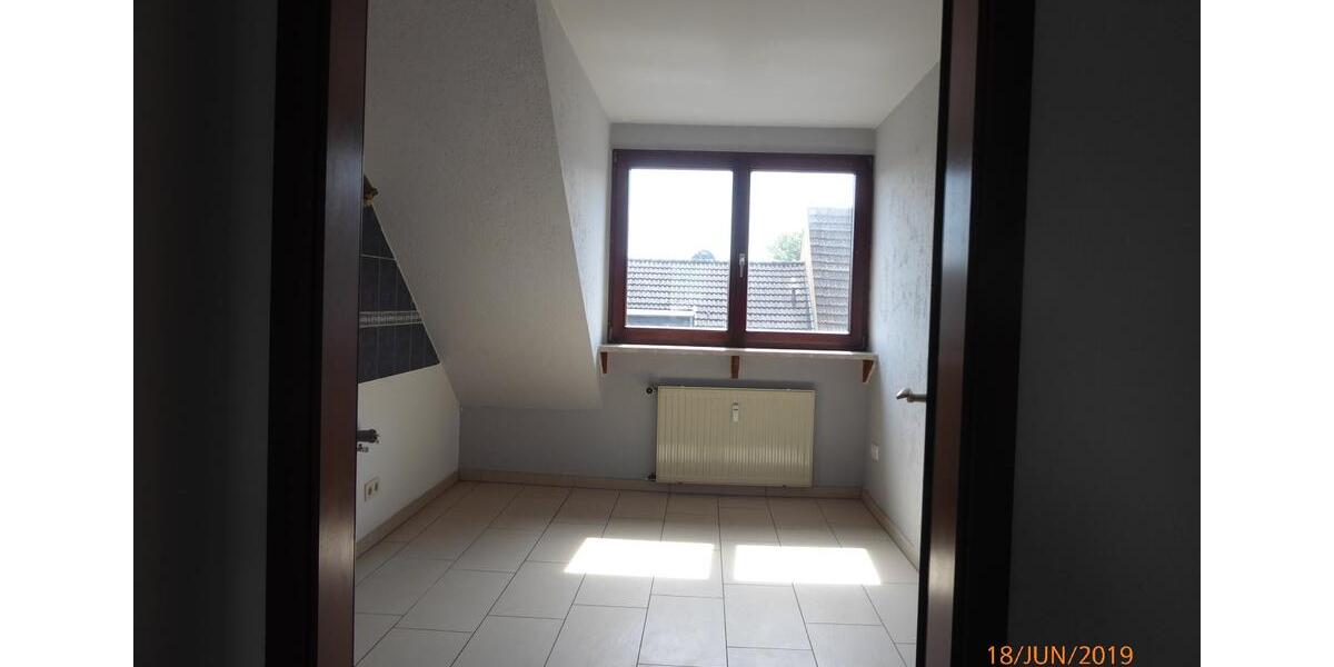 Dachgeschoßwohnung Duisburg Mittelmeiderich - 2.5 Zimmer, 70 m&sup2;, 585&euro; | Angebot:27568653