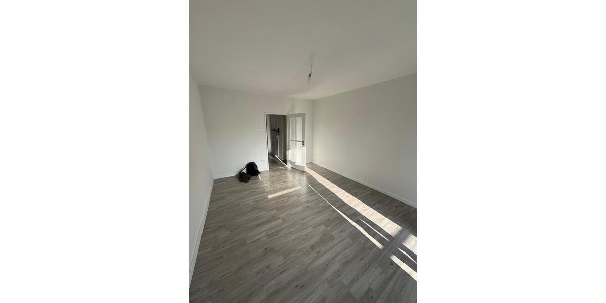 Dachgeschoßwohnung Duisburg Duisburg-Mitte - 1.5 Zimmer, 32 m&sup2;, 700&euro; | Angebot:26464184