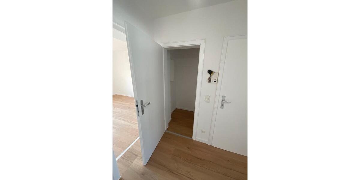 Etagenwohnung Neuss Augustinusviertel - 1 Zimmer, 77 m&sup2;, 889&euro; | Angebot:25854645
