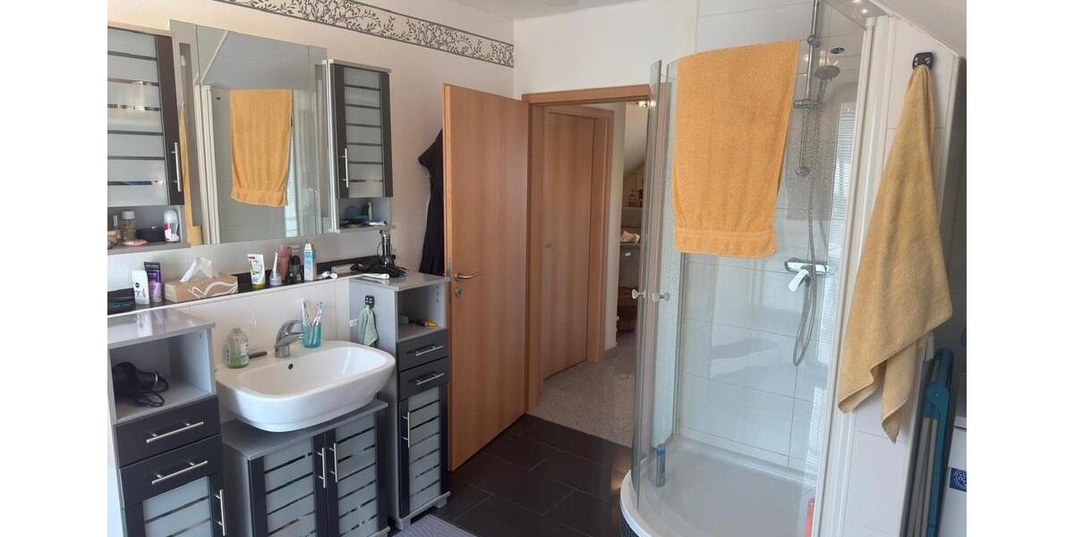 Dachgeschoßwohnung Duisburg Duisburg-Mitte - 2.5 Zimmer, 65 m&sup2;, 195.000&euro; | Angebot:26815438