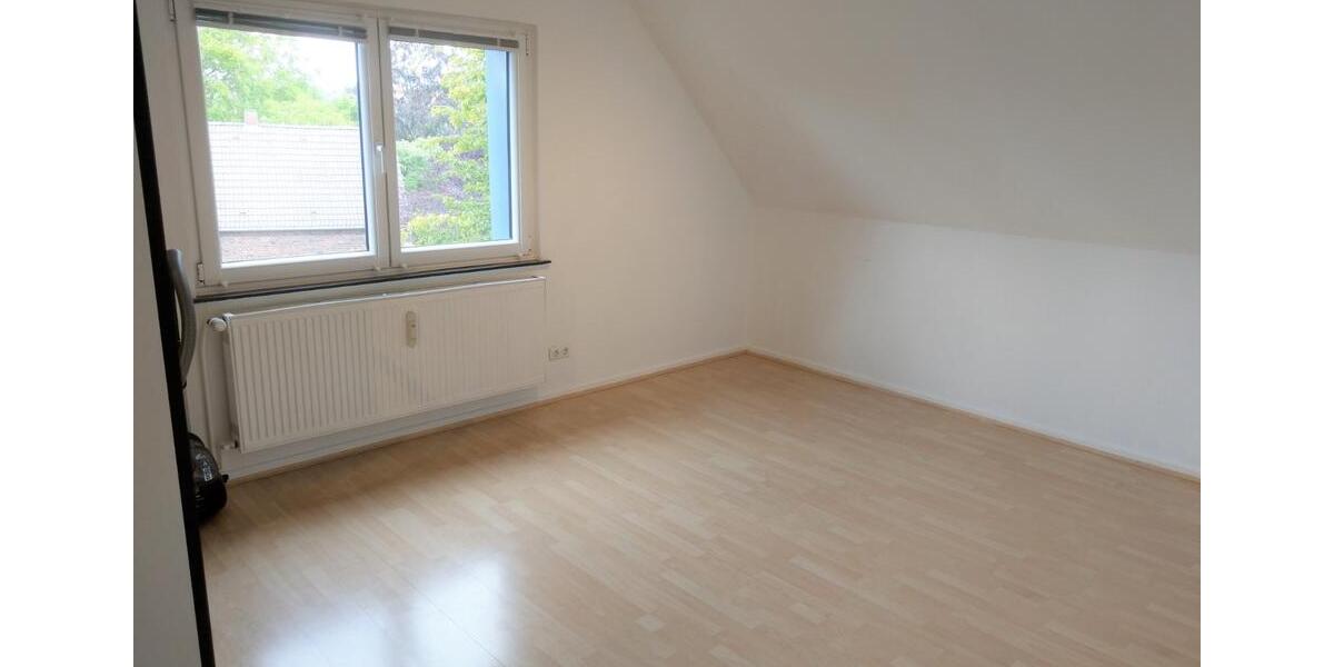 Dachgeschoßwohnung Duisburg Großenbaum - 3 Zimmer, 66 m&sup2;, 690&euro; | Angebot:25751625