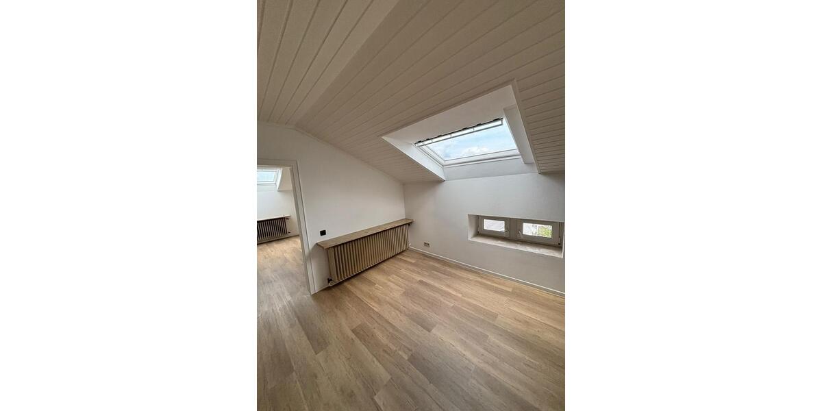Dachgeschoßwohnung Wuppertal Arrenberg - 3 Zimmer, 82 m&sup2;, 750&euro; | Angebot:27556794